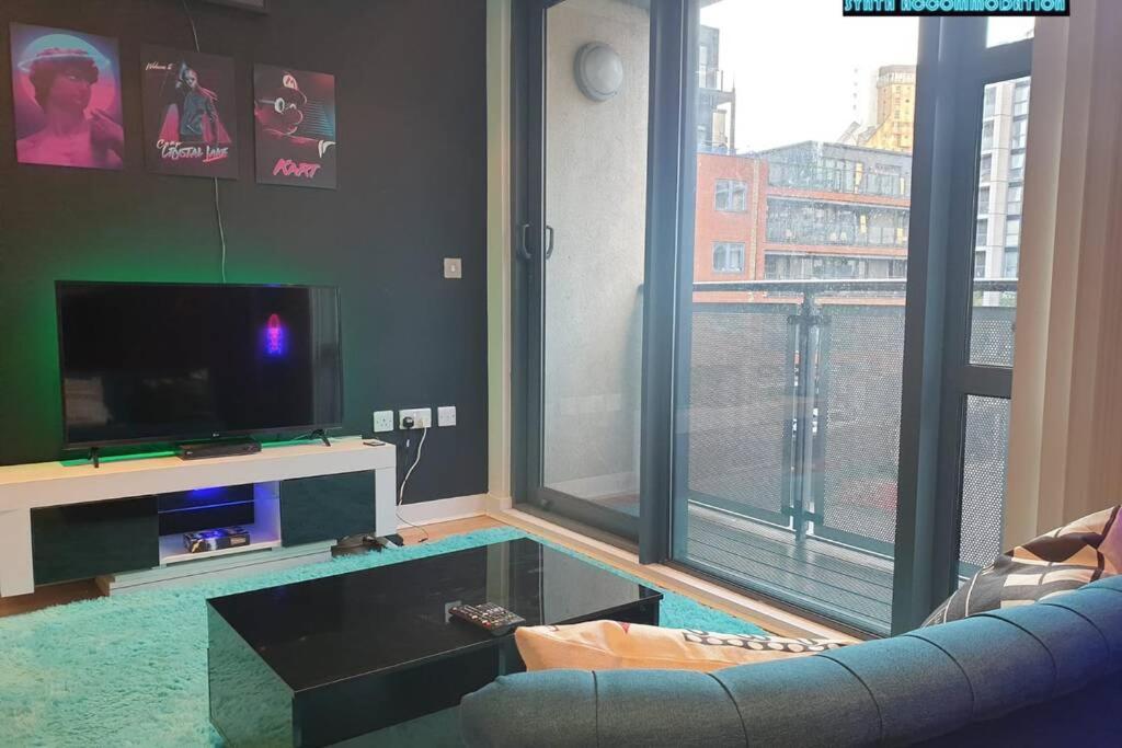 80S Retro 1Bed Studio Serviced Apartment Canary Wharf Perfect For Solo & Couple Travellers Лондон Экстерьер фото