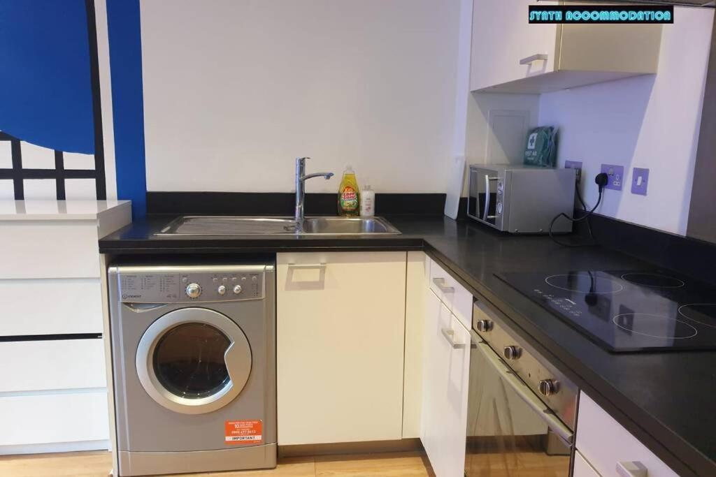 80S Retro 1Bed Studio Serviced Apartment Canary Wharf Perfect For Solo & Couple Travellers Лондон Экстерьер фото