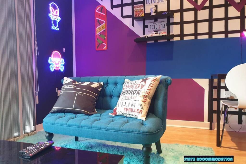 80S Retro 1Bed Studio Serviced Apartment Canary Wharf Perfect For Solo & Couple Travellers Лондон Экстерьер фото