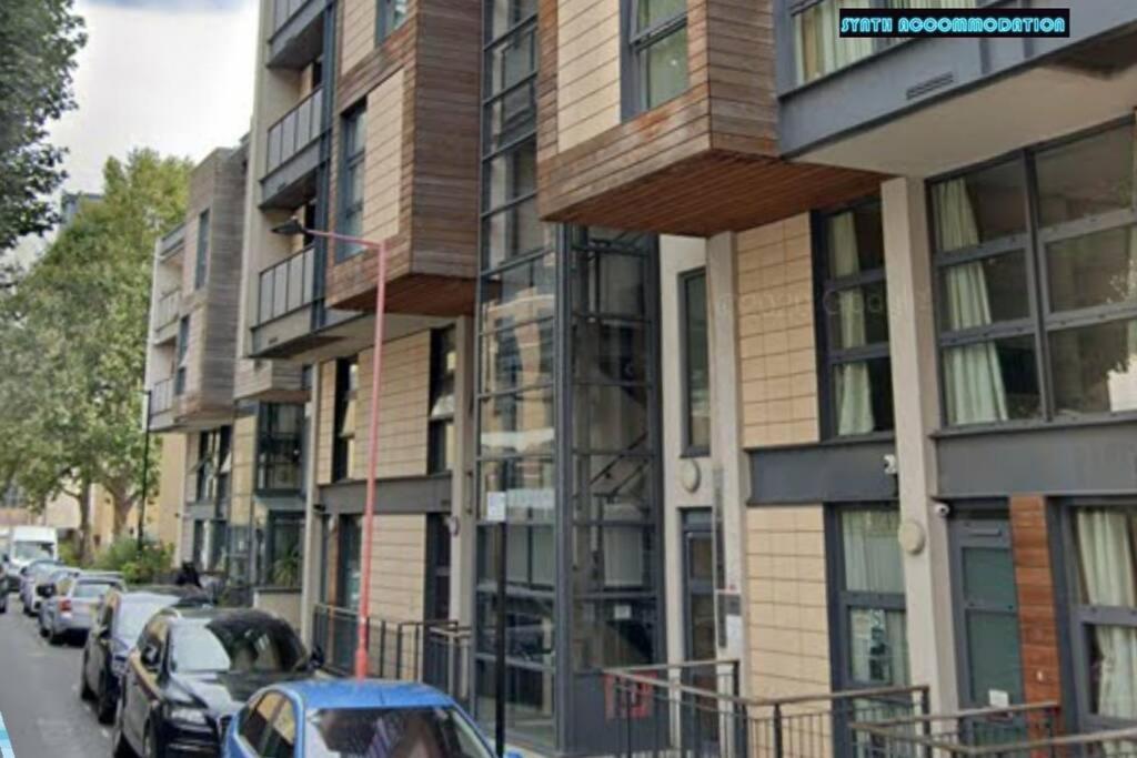 80S Retro 1Bed Studio Serviced Apartment Canary Wharf Perfect For Solo & Couple Travellers Лондон Экстерьер фото